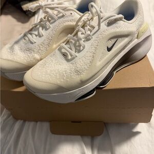 Women’s Nike Versair